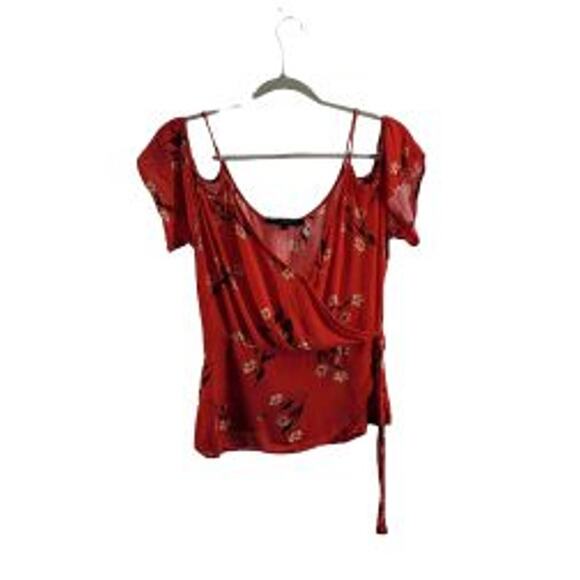 One Clothing Red Floral Cold Shoulder Short Sleeve Blouse Women's Size Small - Picture 1 of 4